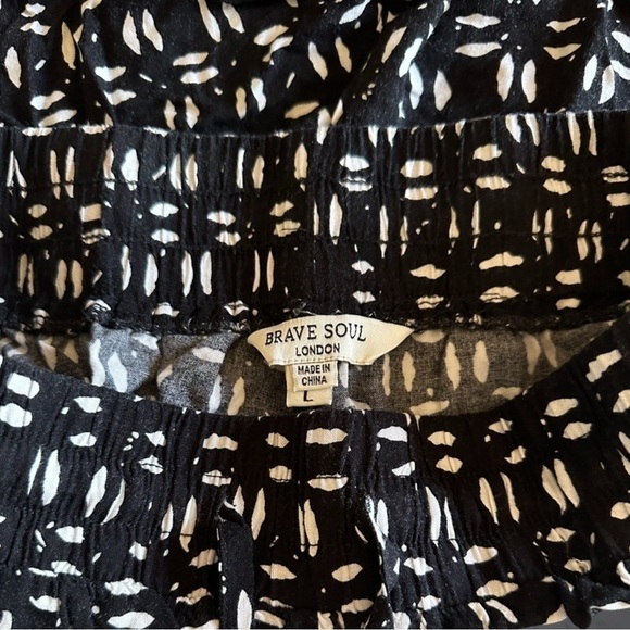 NastyGal Abstract Print High Waisted Drawstring Shorts Black and Ivory Size L - Picture 4 of 7